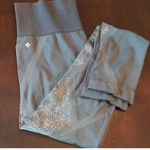 Nux Yoga Leggings. Large